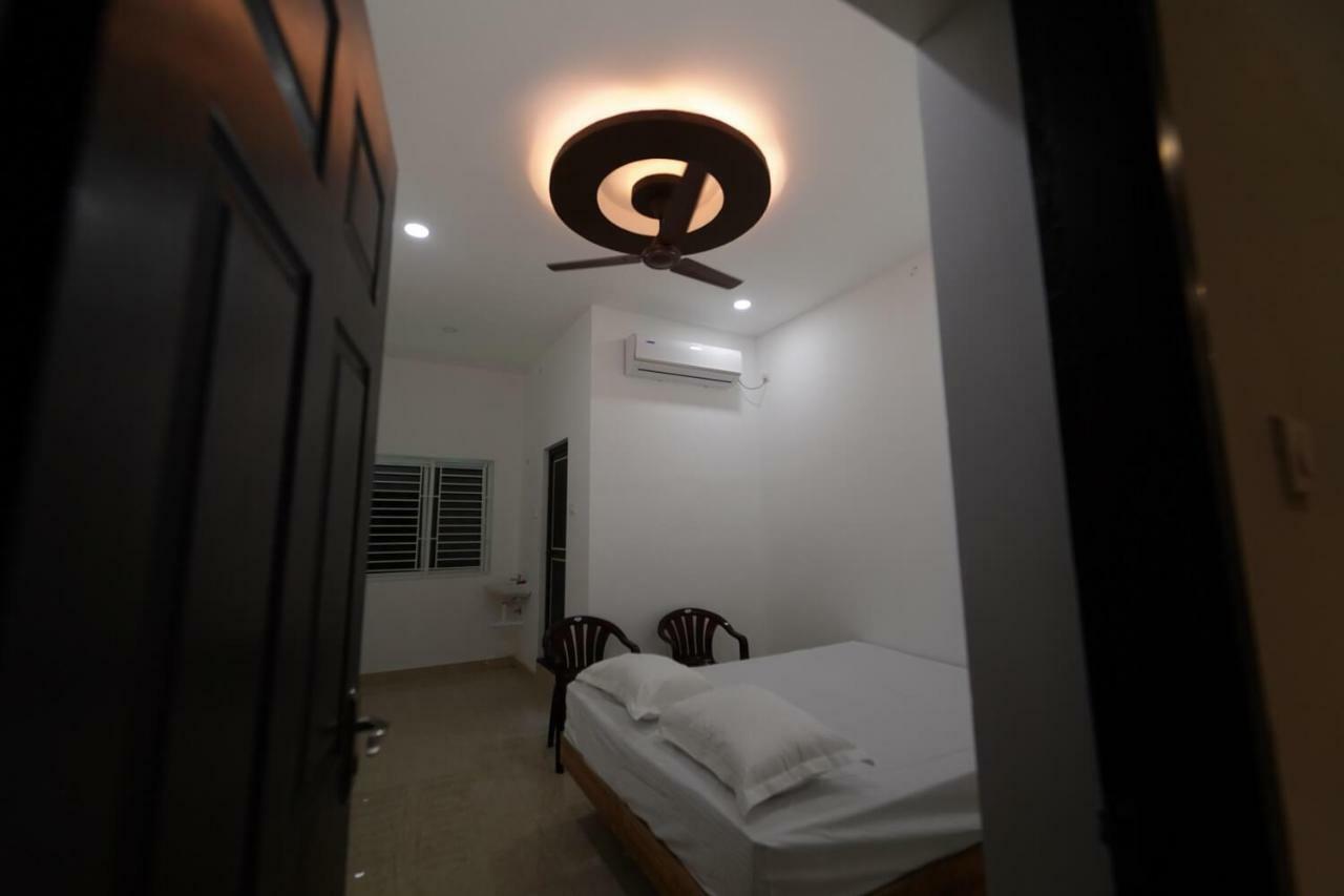 Vg Mahal Hotel Tiruchirappalli Esterno foto
